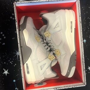Air Jordan 4 retro sr photon dust/pale vanilla size 5 youth brand new in box